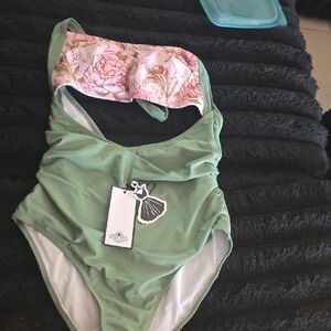 Womens Medium/small Green One-Piece Swimsuit with Pink Floral Bandeau